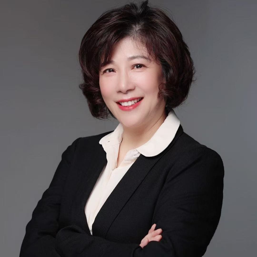 Portrait of Cynthia Lau, founder of Golden Way Financial Group